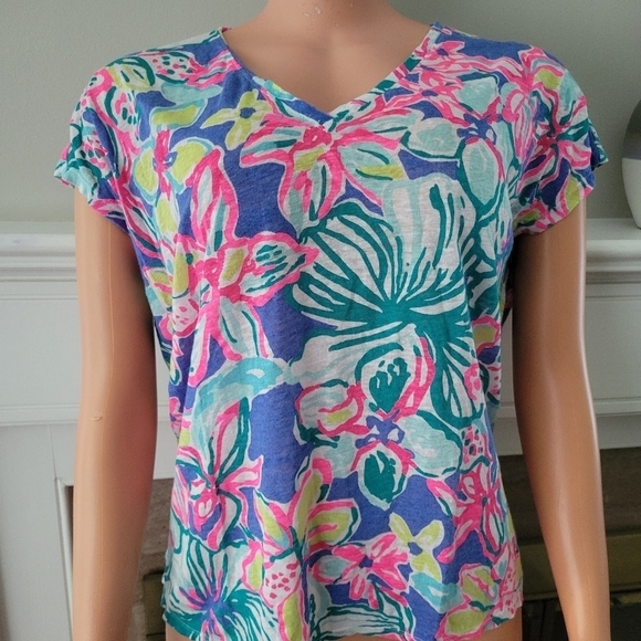 Lilly pulitzer Hartwell Boxy LINEN V- neck top. - Picture 4 of 11